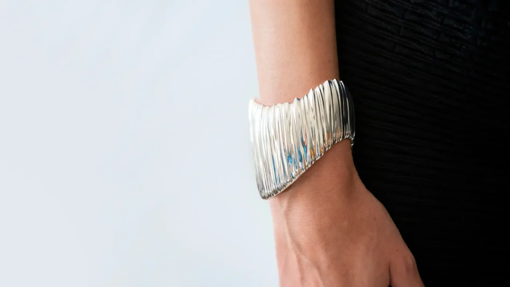 Energy cuff generative bracelet design by product design studio Groen & Boothman Amsterdam