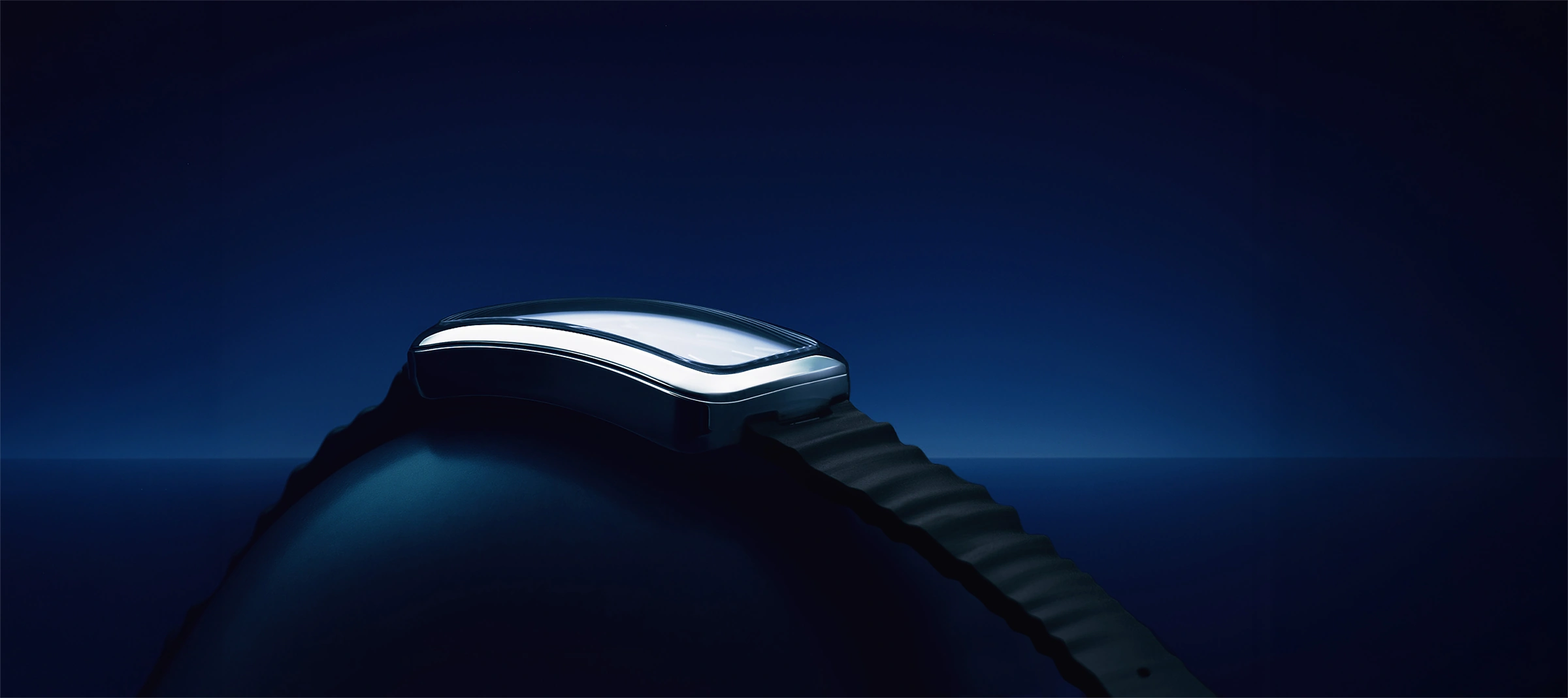 Kromm luxury watch concept showing curved case and crystal profile
